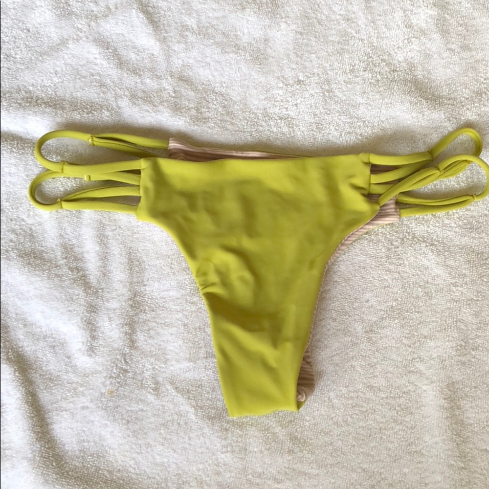 2014 Acacia Maui bottom